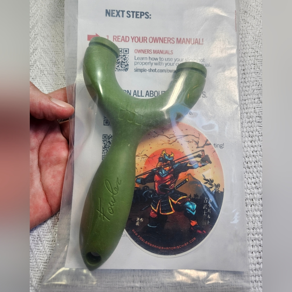 Simpleshot The Sparrow Slingshot green with limitied Fowler sticker